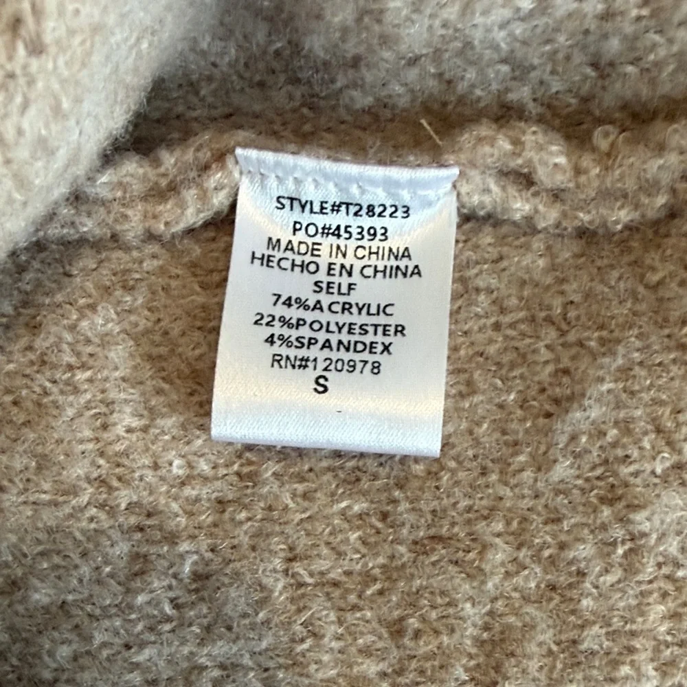 Entro Super Cute Scalloped Hem & Sleeve Sweater - Size Small - Picture 4 of 5